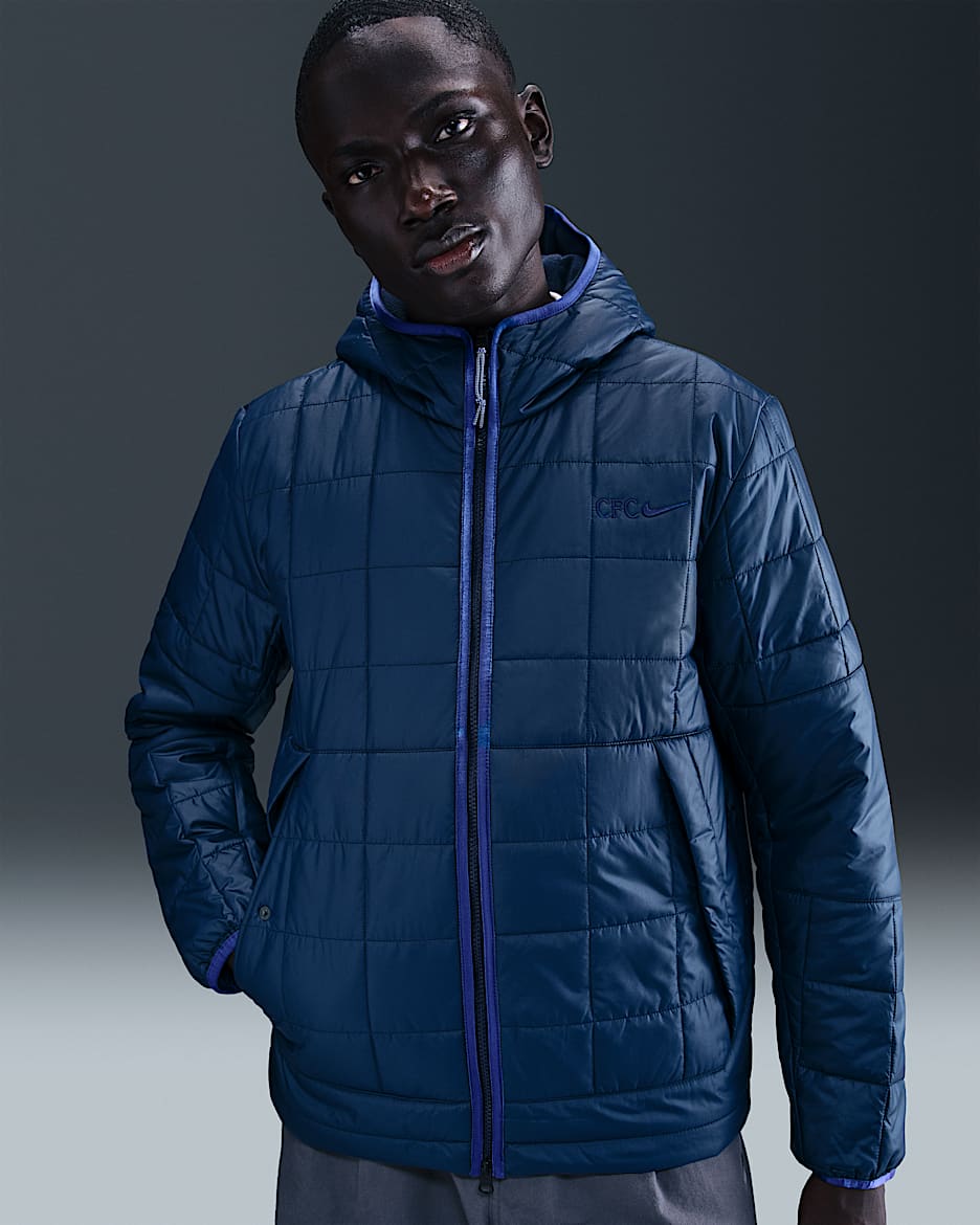 Giacca con cappuccio e imbottitura sintetica Nike Football Chelsea FC – Uomo - Ossidiana/Rush Blue/Rush Blue