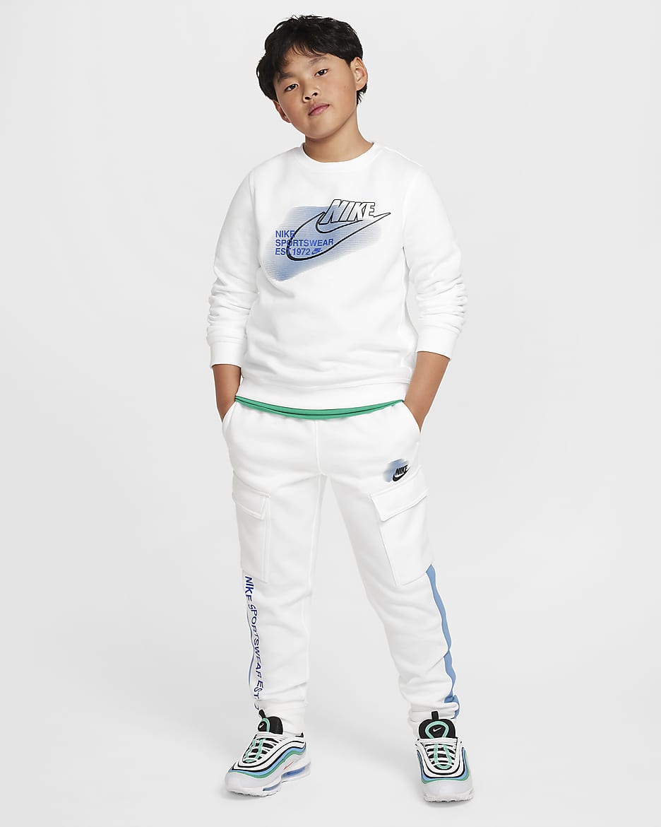 Nike Sportswear Standard Issue Sweatshirt mit Rundhalsausschnitt (ältere Kinder, Jungen) - Weiß