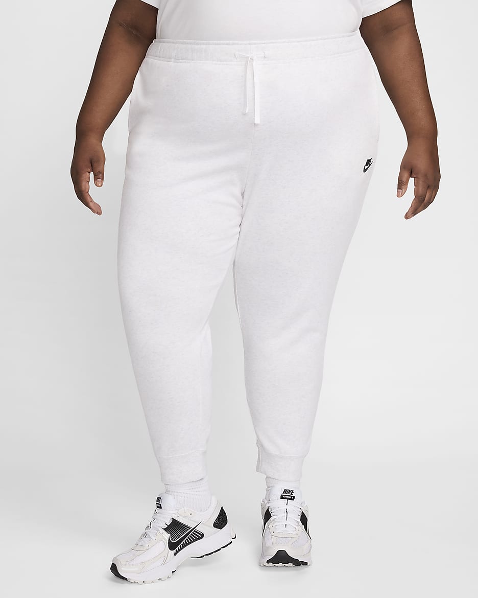 Joggers de tiro medio para mujer Nike Sportswear Club Fleece (talla grande) - Abedul jaspeado/Negro