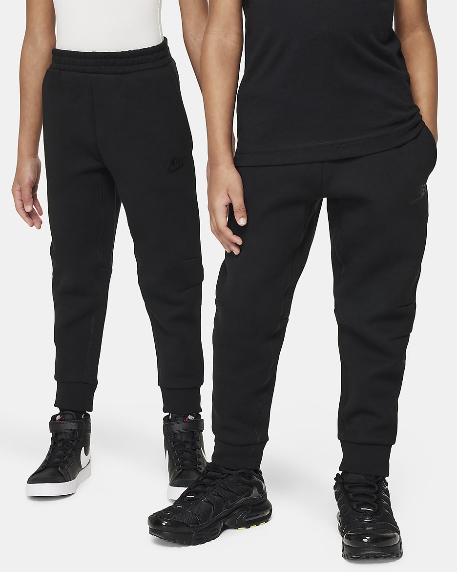 Nike Sportswear Tech Fleece hosszú cipzáras, kapucnis pulóveres szett kisebb gyerekeknek - Fekete