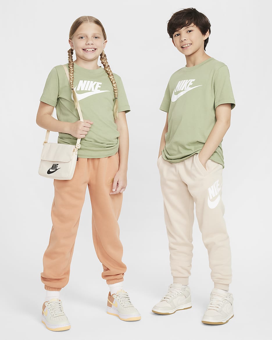 Nike Sportswear Older Kids' T-Shirt - Oil Green