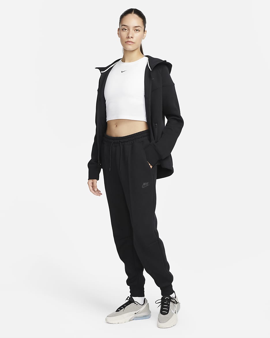 Nike Sportswear Tech Fleece joggebukse med mellomhøyt liv til dame - Svart/Svart