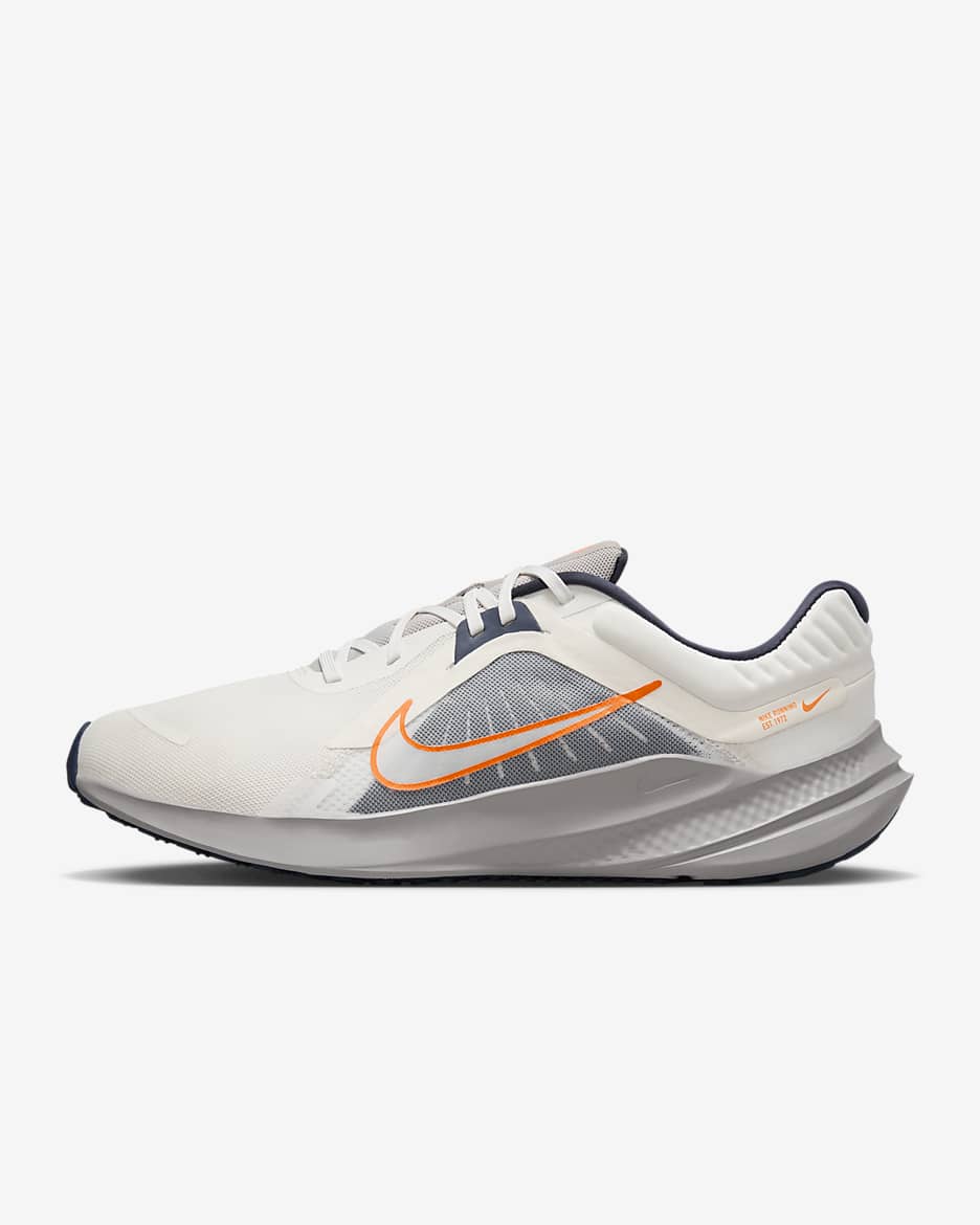 Tenis de correr en pavimento para hombre Nike Quest 5 - Vela/Trueno azul/Mena de hierro claro/Naranja total