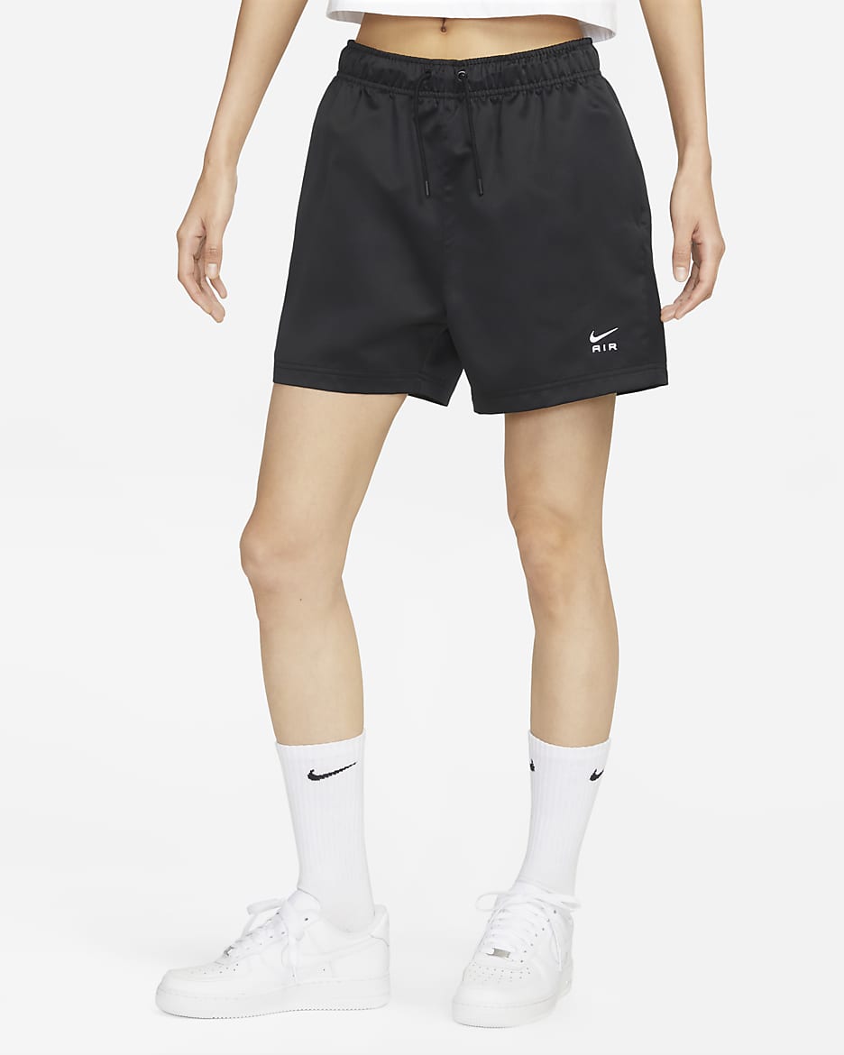 กางเกงขาสั้นเอวสูงแบบทอผู้หญิง Nike Sportswear - ดำ/ขาว