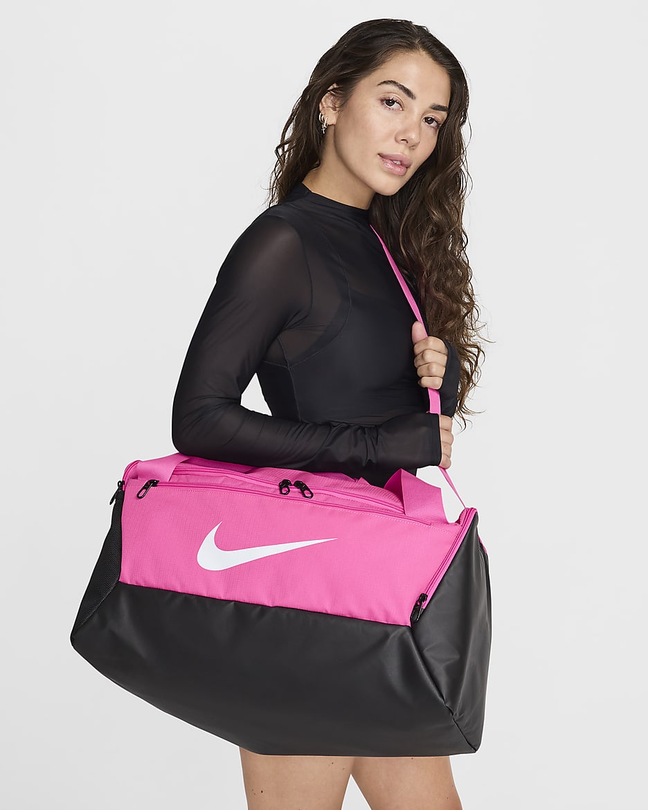 Nike Brasilia 9.5 訓練帆布包 (小型，41 公升) - Laser Fuchsia/黑色/白色