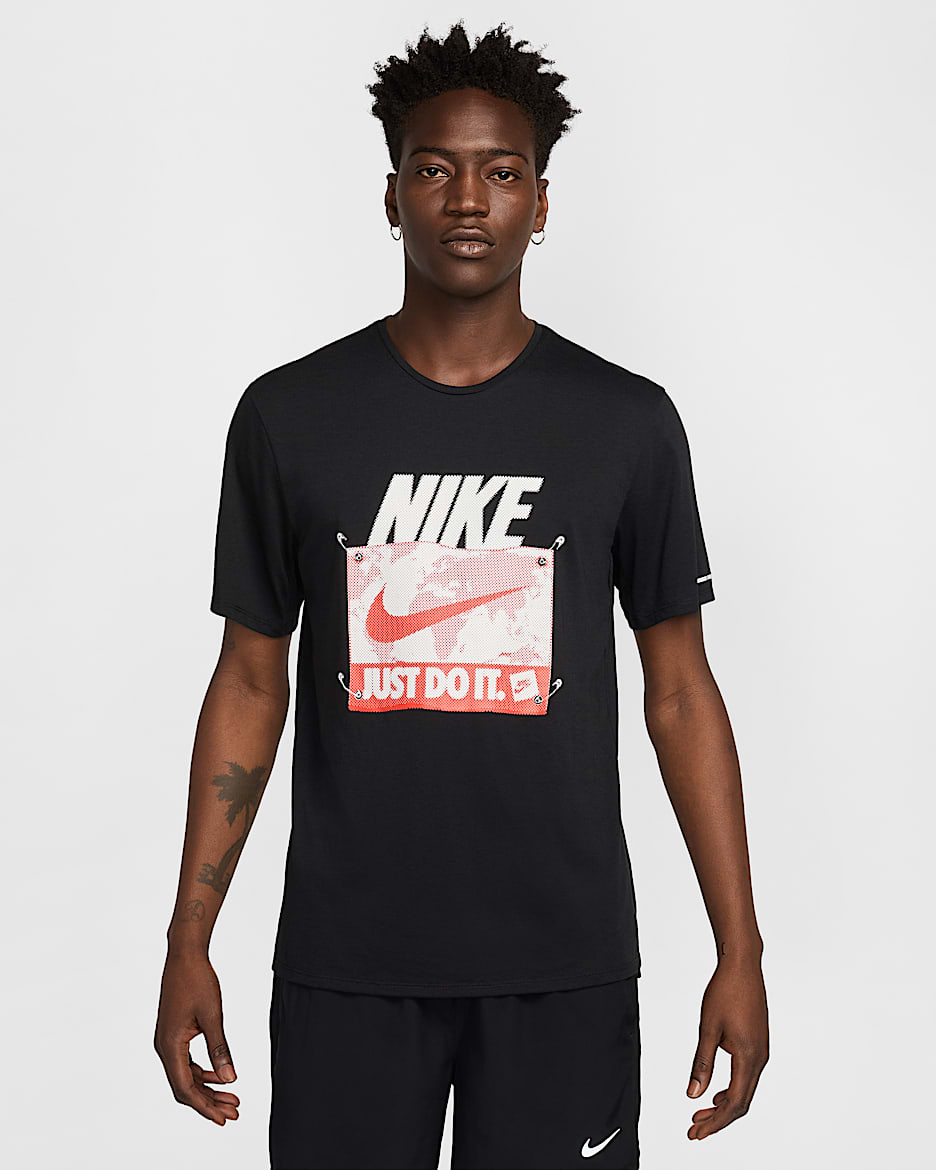 Playera de correr Dri-FIT de manga corta para hombre Nike Rise 365 Run Energy - Negro/Rojo picante