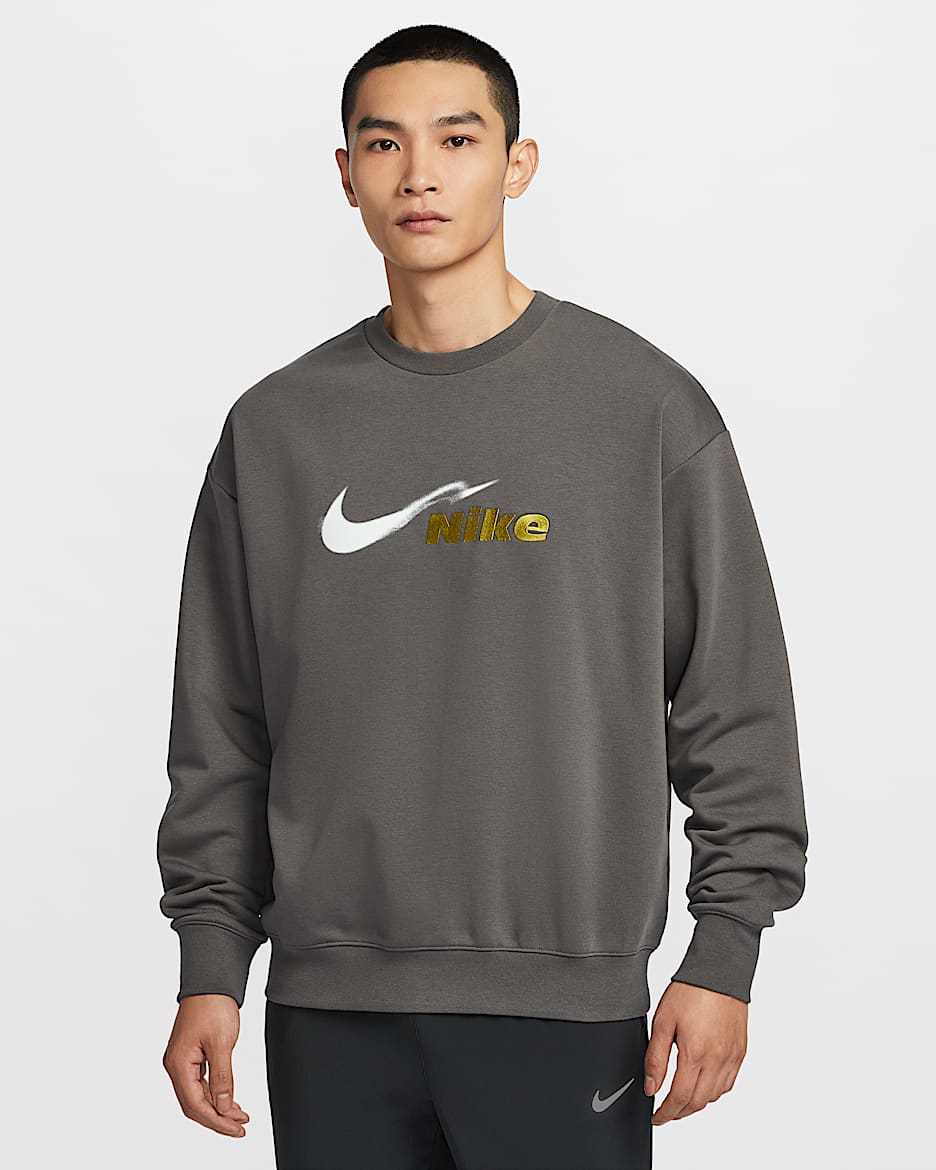 ナイキ トラック クラブ メンズ Dri-FIT ランニング フリース クルーネック スウェットシャツ - ミディアムアッシュ/サミットホワイト/デザートモス