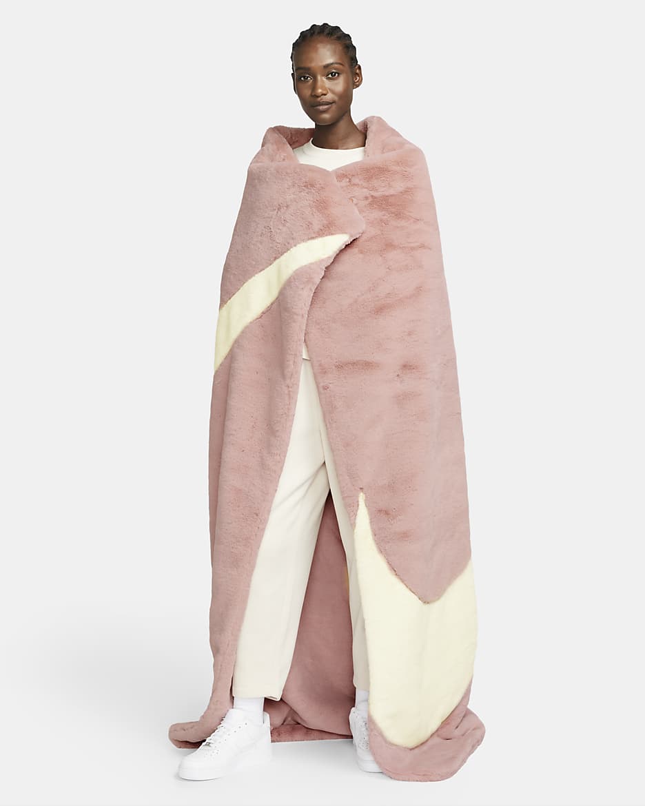 Nike Sportswear Faux Fur Blanket - Pink Oxford/Cashmere/Cashmere