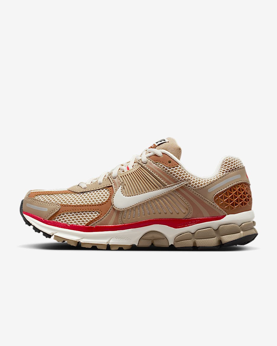 Tenis para mujer Nike Zoom Vomero 5 - Caqui/Rojo pasión/Vela/Fantasma