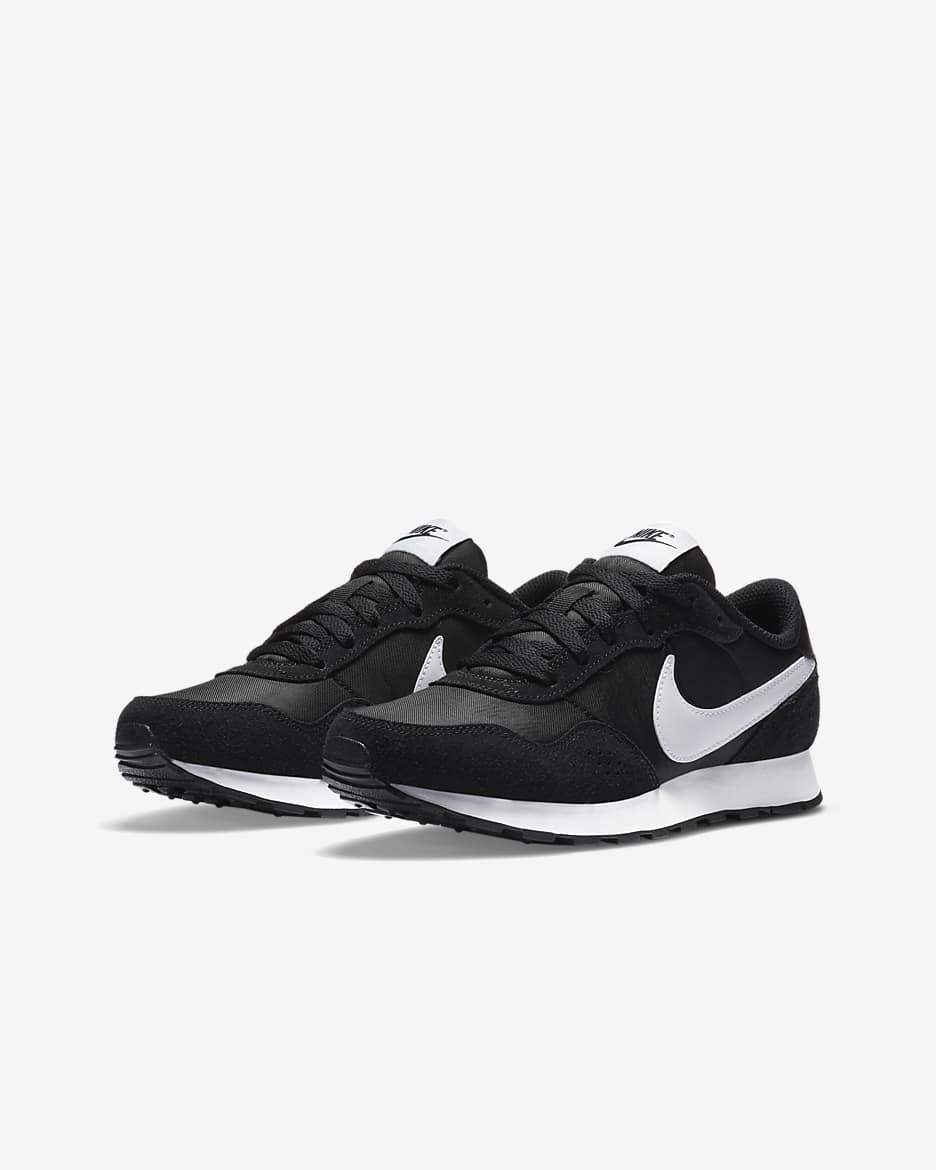 Nike MD Valiant Older Kids' Shoe - Black/White