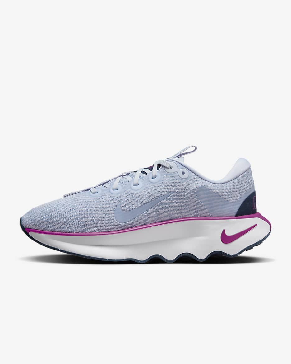 Nike Motiva Kadın Yürüyüş Ayakkabısı - Football Grey/Hot Fuchsia/Armory Navy/Football Grey