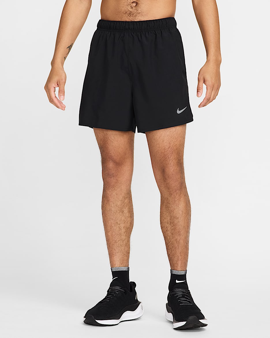 Nike Challenger vielseitige 2-in-1-Shorts mit Dri-FIT-Technologie (Herren, ca. 13 cm) - Schwarz/Schwarz/Schwarz