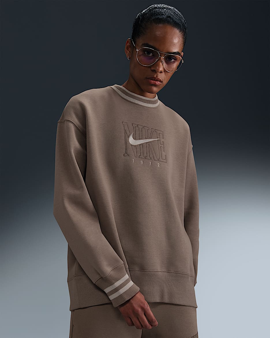 Sudadera de cuello redondo con gráfico oversized para mujer Nike Sportswear Phoenix Fleece - Marrón visón