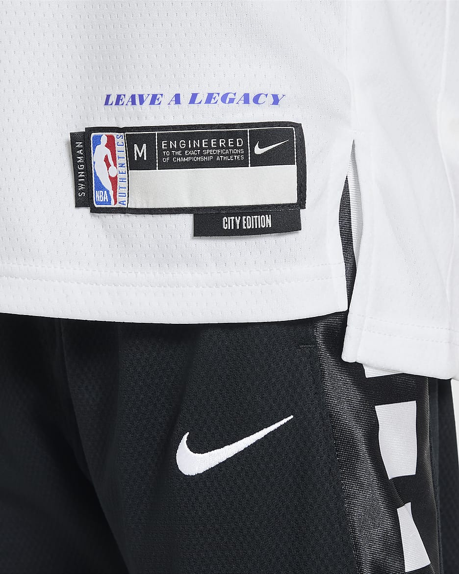 Lebron James Los Angeles Lakers City Edition Nike Dri-FIT NBA Swingman mez nagyobb gyerekeknek - Fehér