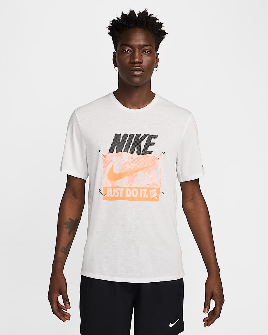 Playera de correr Dri-FIT de manga corta para hombre Nike Rise 365 Run Energy - Blanco cumbre/Naranja total