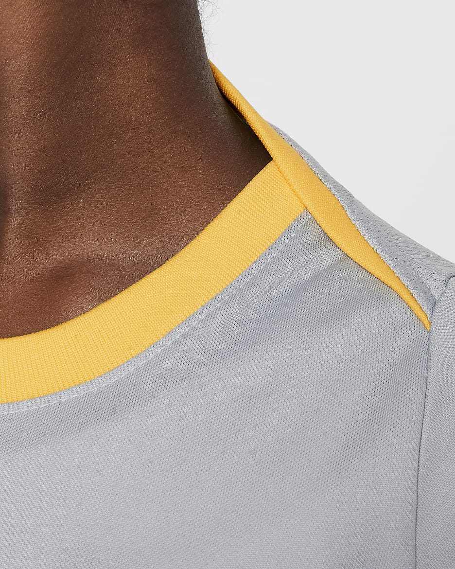 Koszulka piłkarska z krótkim rękawem dla małych dzieci Nike Dri-FIT Liverpool F.C. Academy Pro (wersja trzecia) - Light Smoke Grey/Chrome Yellow/Global Red