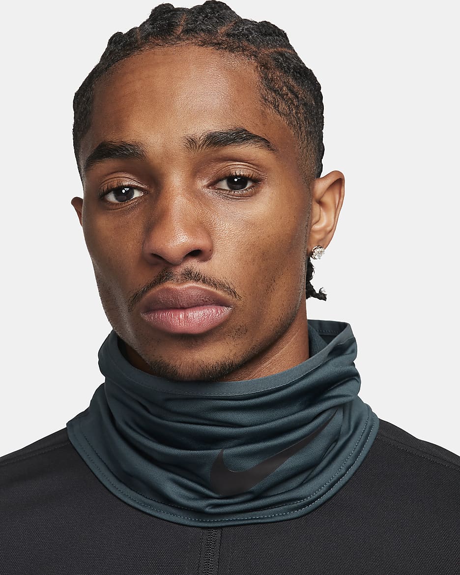 ナイキ ウィンター ウォリアー メンズ Dri-FIT サッカーネックウォーマー - ディープジャングル/ブラック