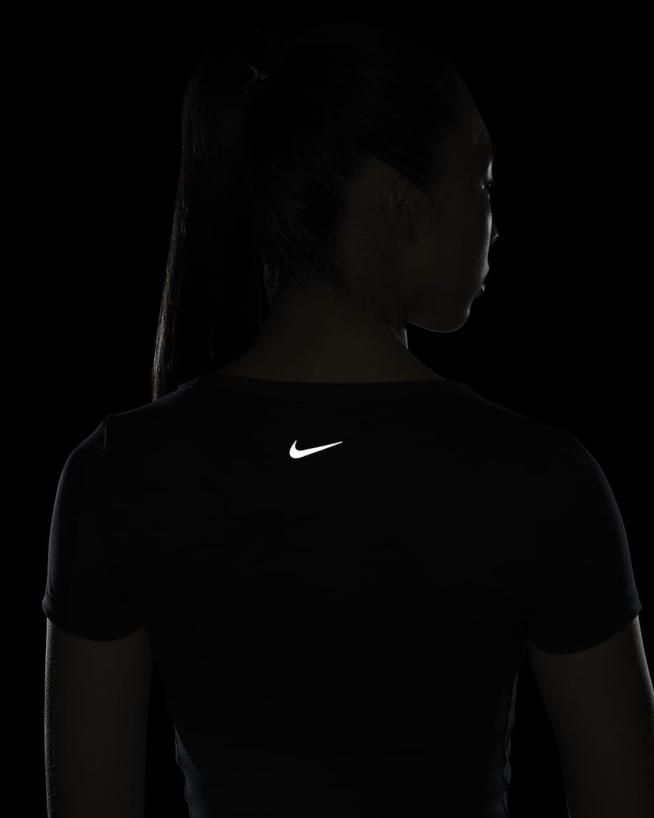 เสื้อเอวลอยแขนสั้นผู้หญิง Dri-FIT Nike One Fitted - Armory Navy/ดำ