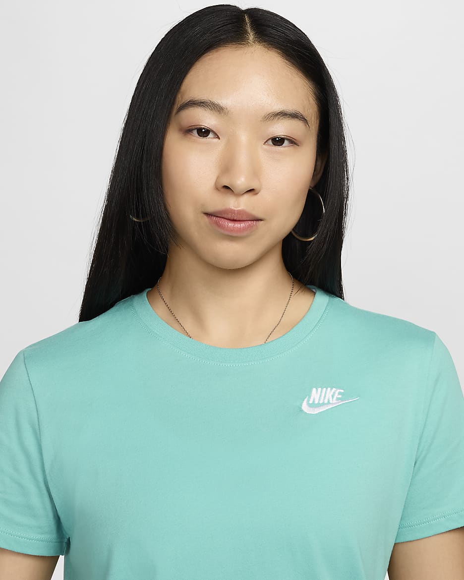 Nike Sportswear Club Essentials 女款 T 恤 - Green Frost/白色