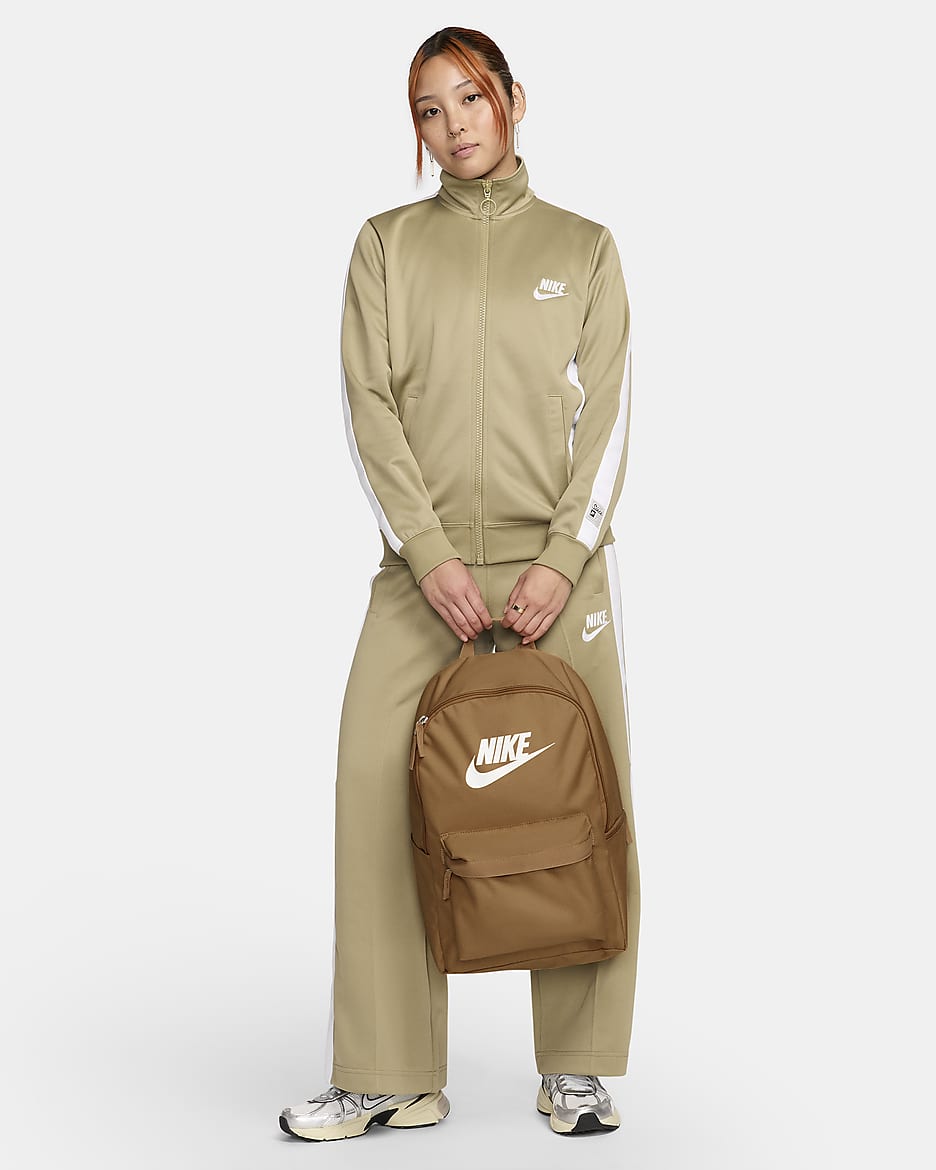 Mochila Nike Heritage (25 L) - Flax/Flax/Branco