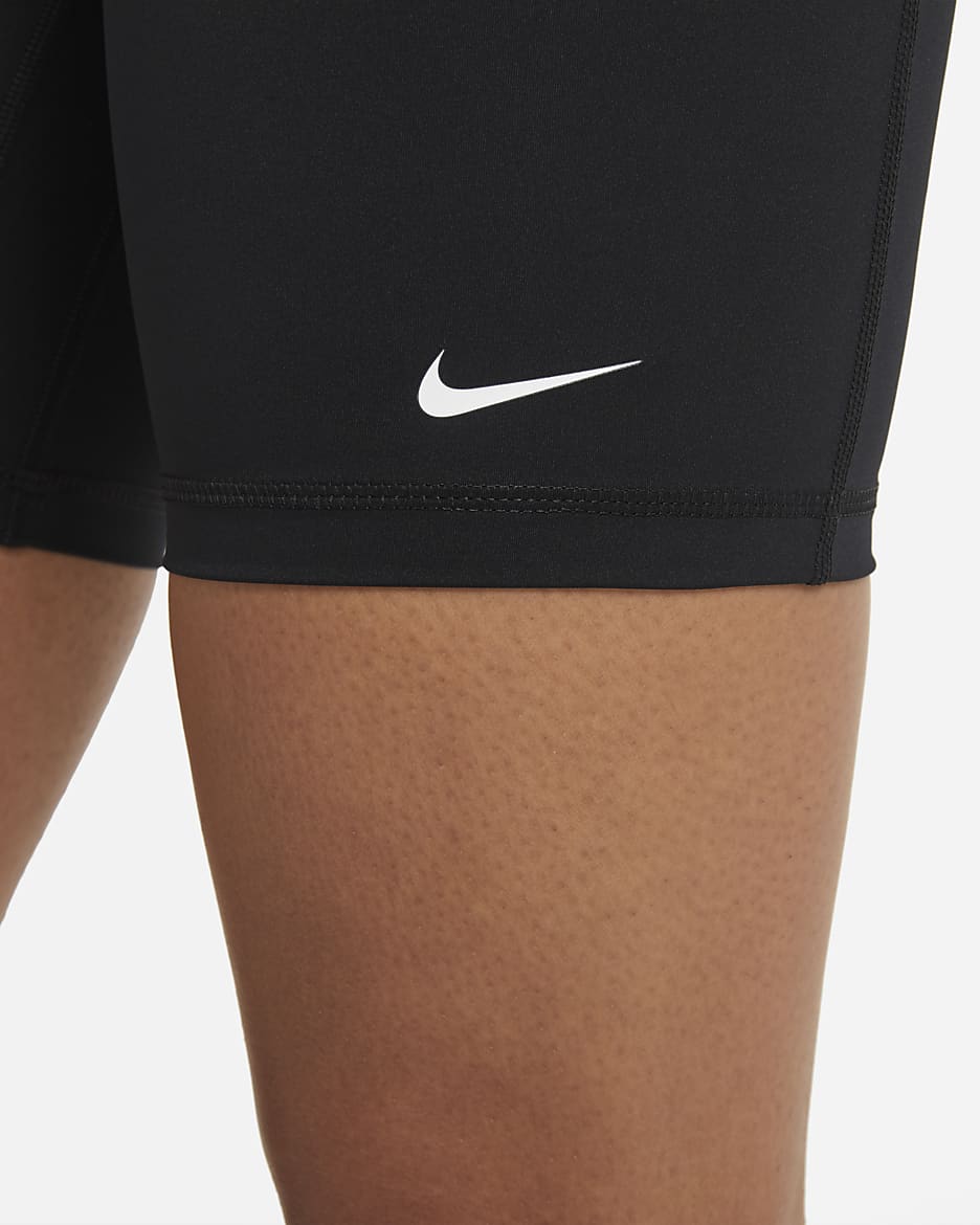 Nike Pro 365-shorts (18 cm) med høj talje til kvinder - sort/hvid