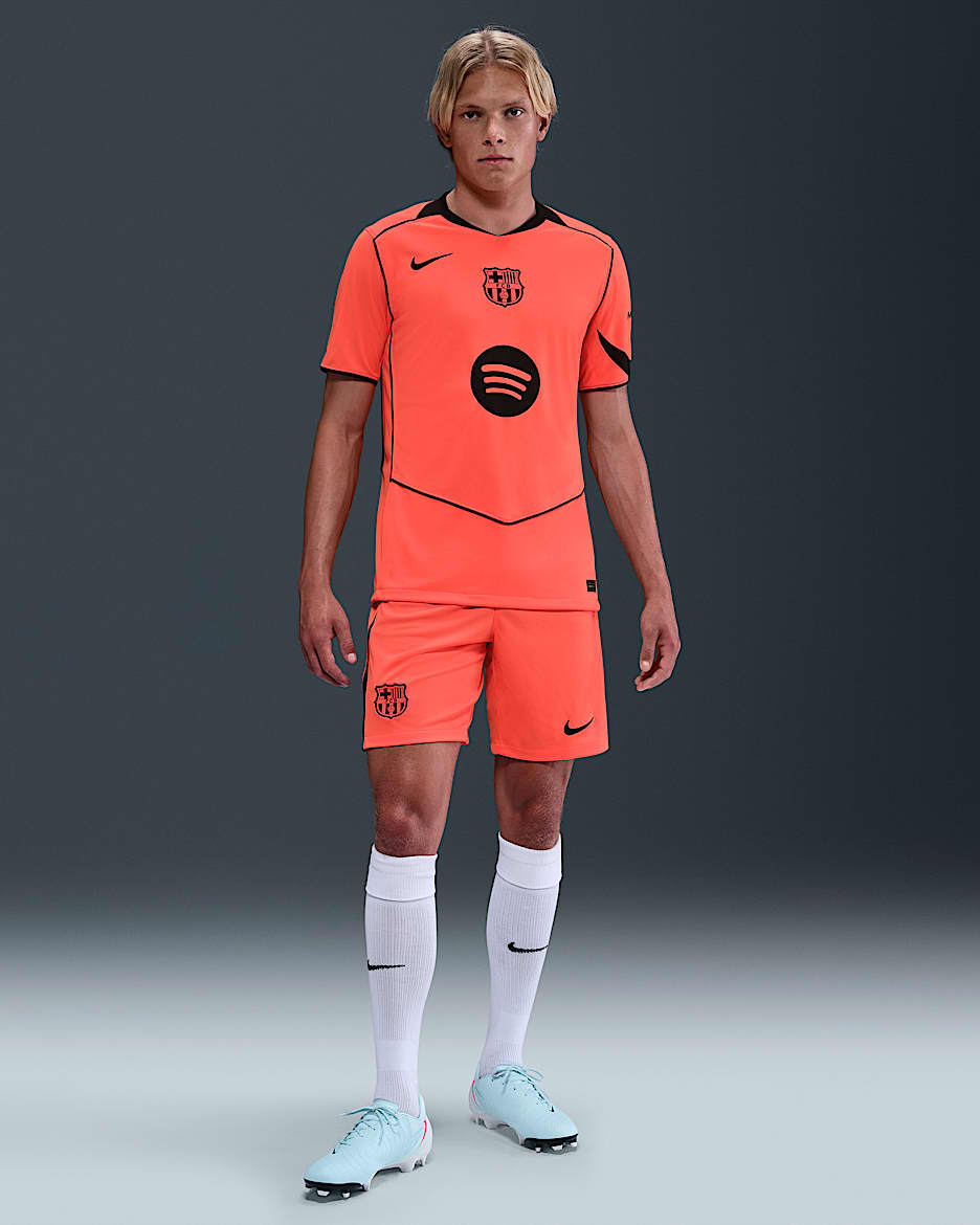 FC バルセロナ 2025/26 スタジアム サード メンズ ナイキ Dri-FIT トータル 90 サッカー レプリカ ショートパンツ - ブライトマンゴー/ミッドナイトネイビー/ミッドナイトネイビー