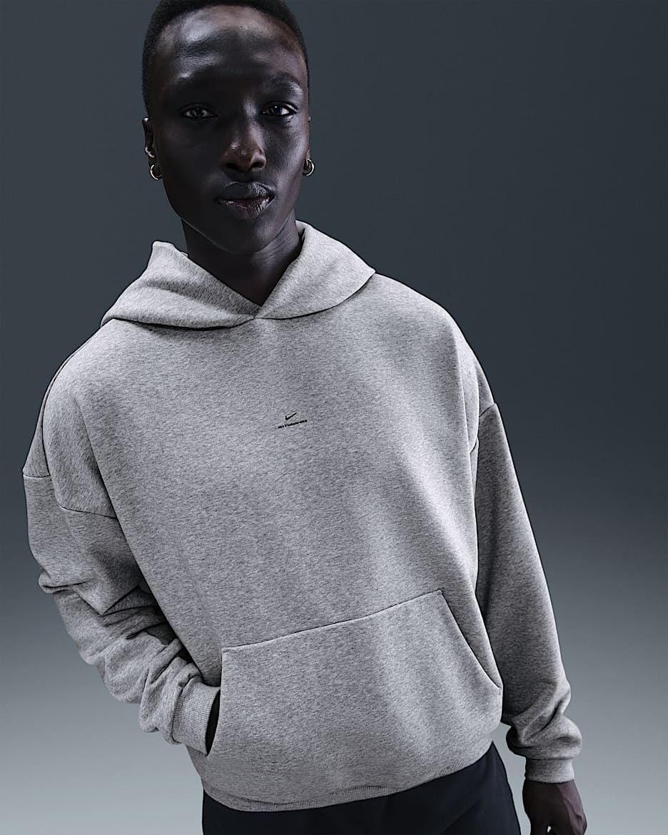 Nike Standard Issue Men's Therma-FIT Brushed Basketball Pullover Hoodie - Dark Grey Heather/Black