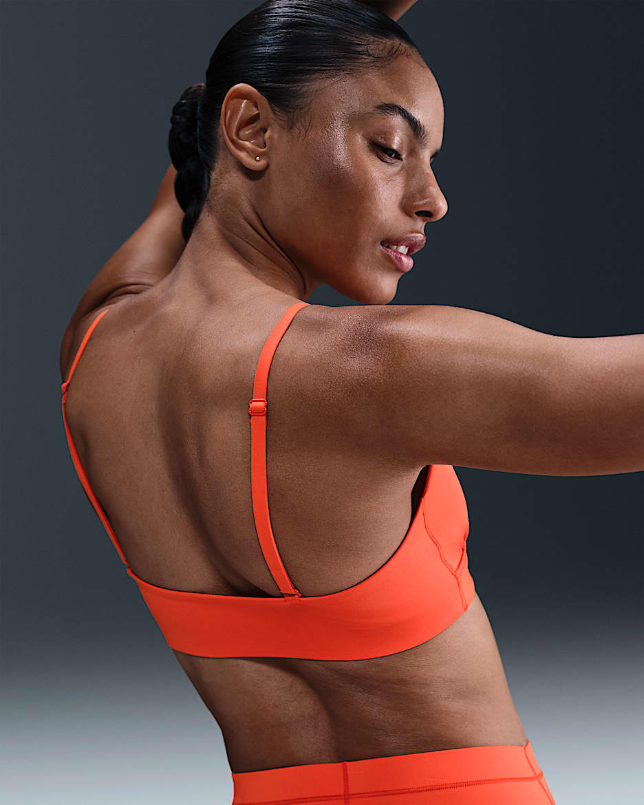 Nike Form Women's Light-Support Non-Padded Triangle Sports Bra
