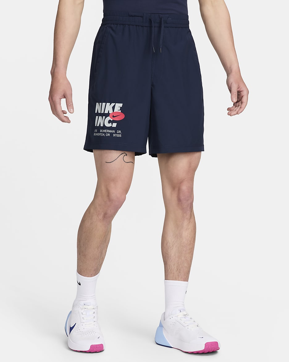 ナイキ フォーム メンズ Dri-FIT 18cm フィットネスショートパンツ - オブシディアン/ライトスモークグレー/ユニバーシティレッド
