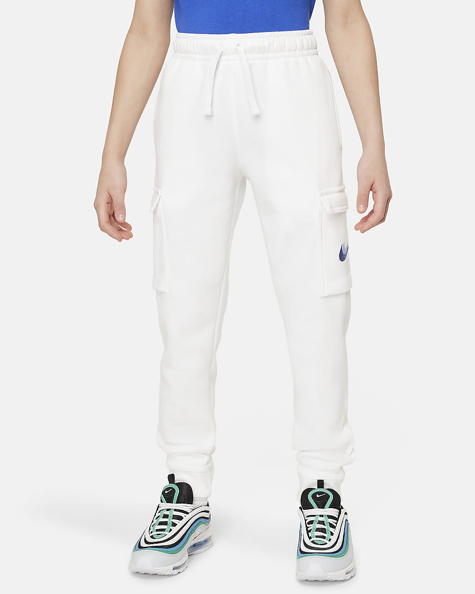 Pantaloni cargo in fleece con grafica Nike Sportswear – Ragazzo - Bianco