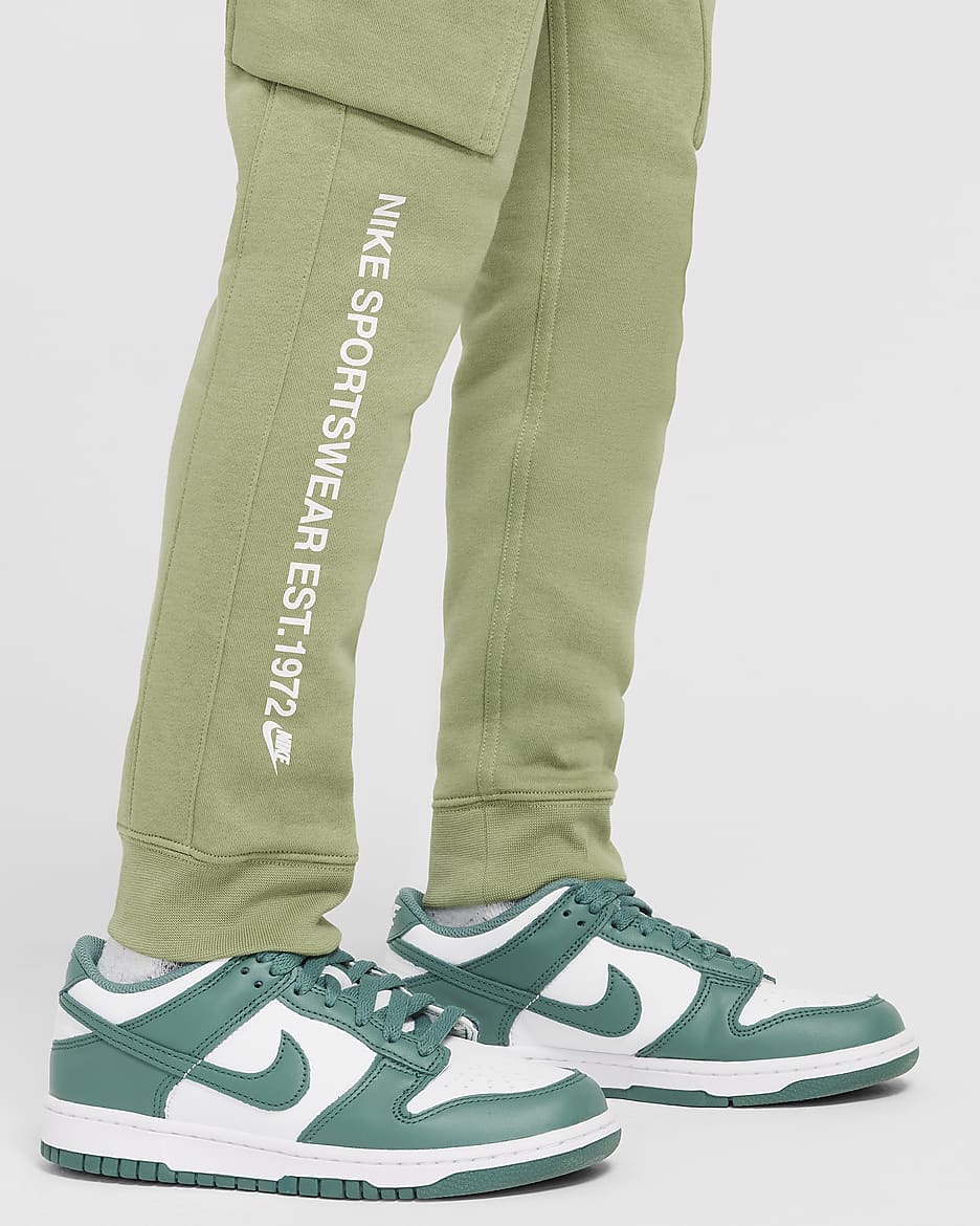 Cargo παντελόνι Nike Sportswear Standard Issue για μεγάλα αγόρια - Oil Green