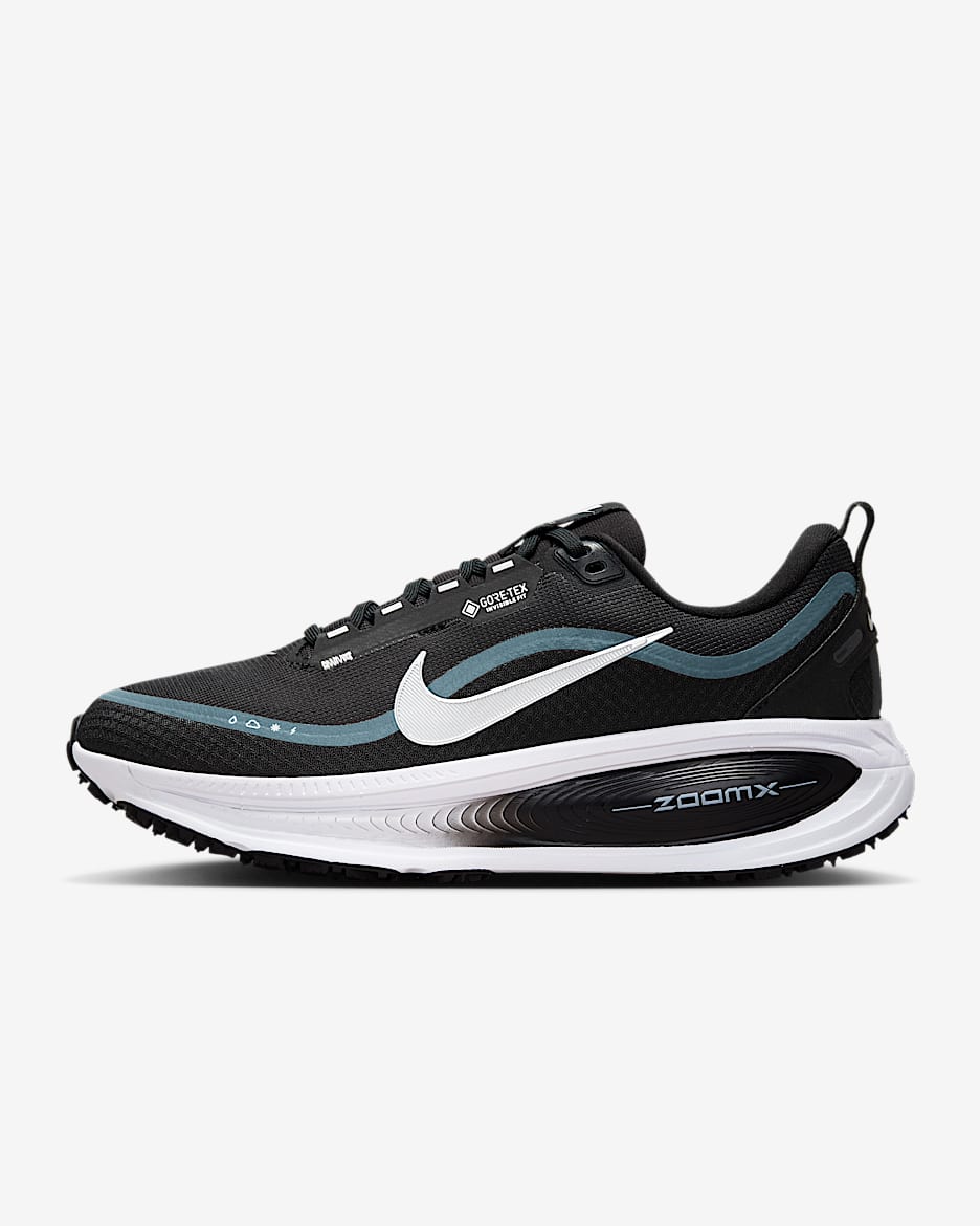 Scarpa impermeabile da running su strada con dettagli dal design rifrangente Nike Vomero 18 GORE-TEX – Donna - Nero/Antracite/Bianco/Argento metallizzato