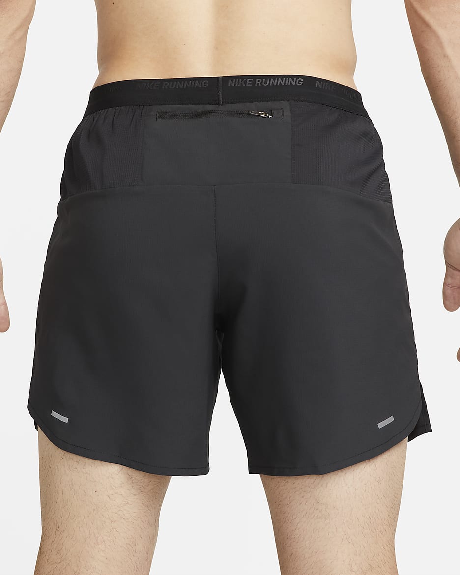 Shorts de correr Dri-FIT de 18 cm con forro de ropa interior para hombre Nike Stride - Negro/Negro