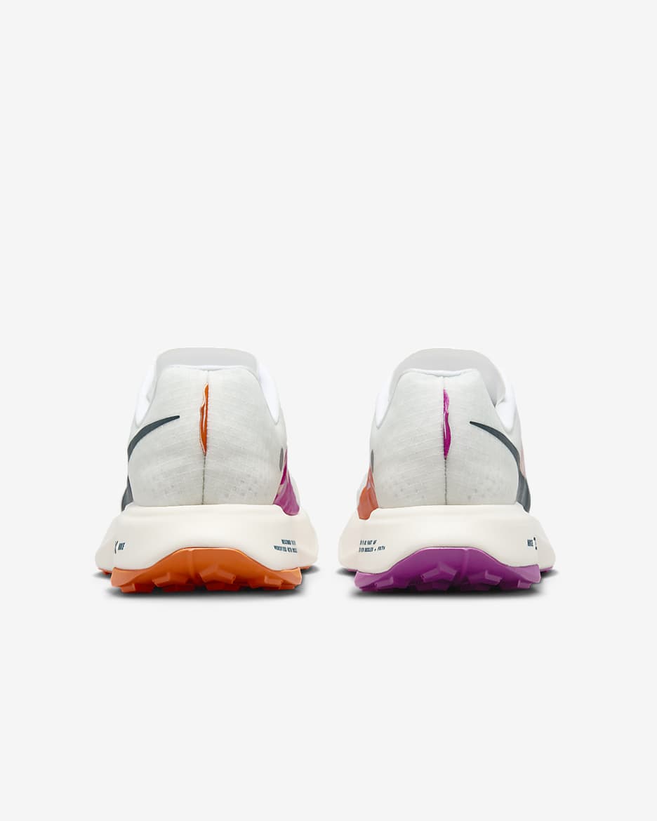 Nike Ultrafly Arazi Tipi Kadın Yarış Ayakkabısı - Beyaz/Safety Orange/Vivid Grape/Deep Jungle