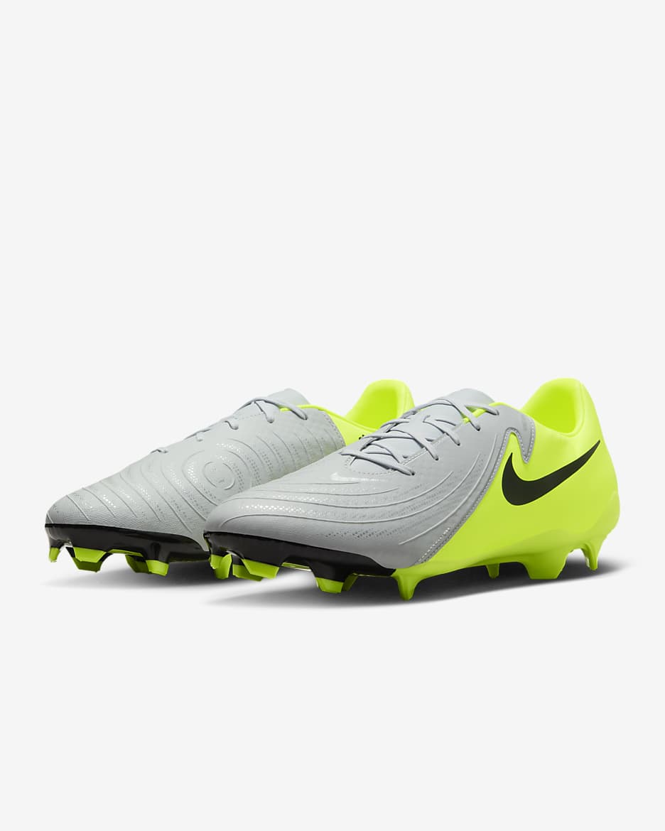 Nike Phantom GX 2 Academy Botes de futbol de perfil baix per a terrenys diversos - Platejat metal·litzat/Volt/Negre