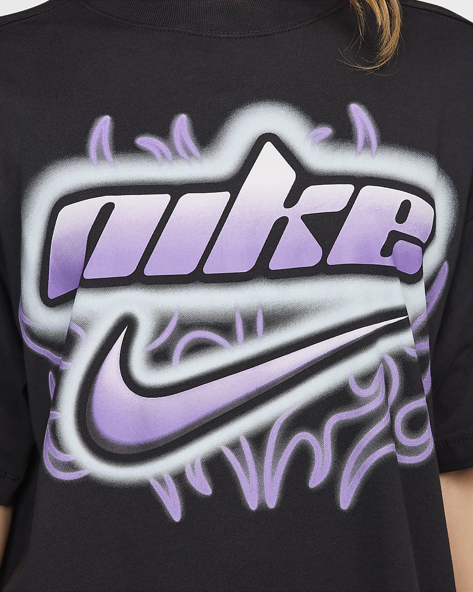 เสื้อยืดแขนสั้นขนาดโอเวอร์ไซส์ผู้หญิง Nike Sportswear - ดำ