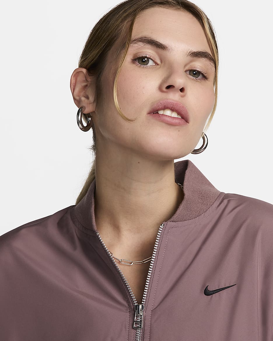 Chamarra bomber oversized para mujer Nike Sportswear Essential - Malva humeante/Negro