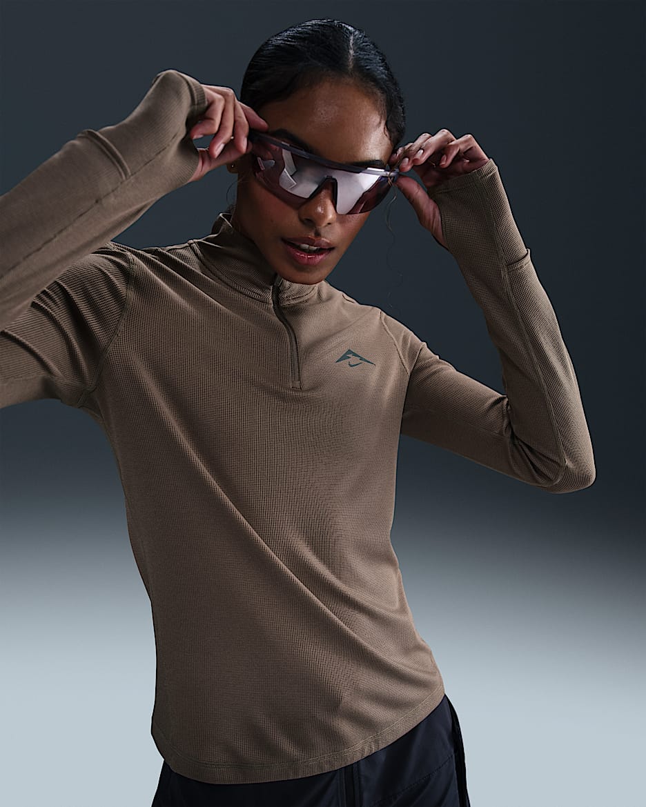 Haut de running deuxième couche Dri-FIT à 1/4 de zip Nike Trail pour femme - Mink Brown/Phantom/Flat Silver/Noir