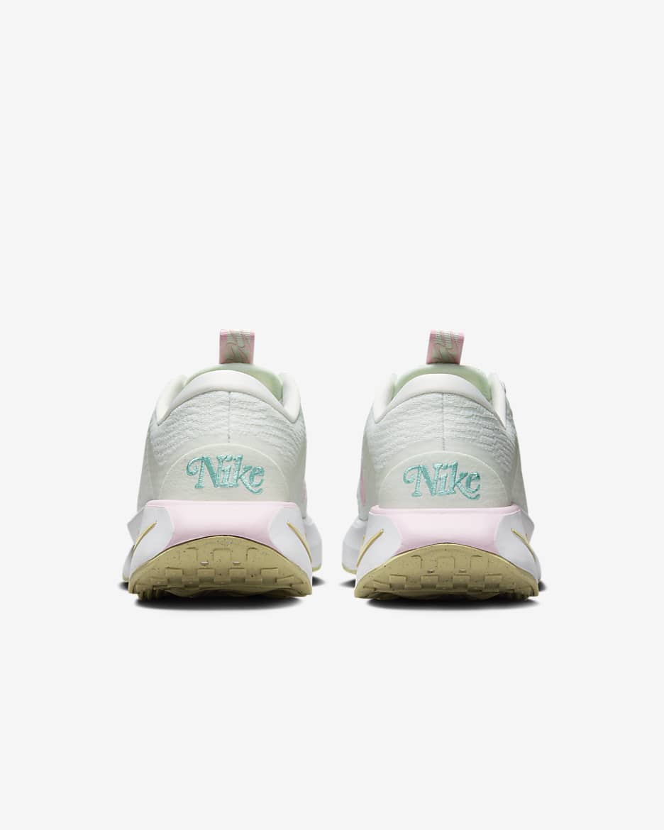 Tenis de caminata para mujer Nike Motiva - Blanco/Blanco/Oro team/Escarcha verde