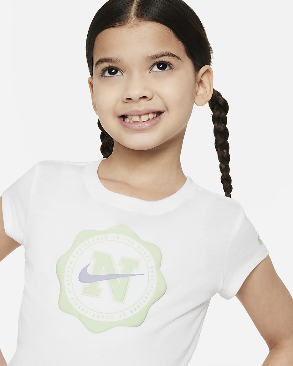 Playera con gráfico para niños talla pequeña Nike Prep in Your Step - Blanco