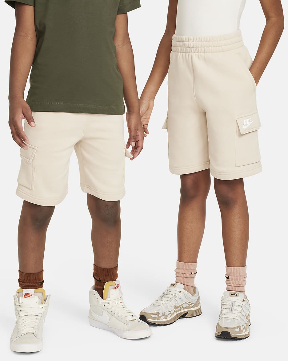 Shorts cargo para niños talla grande Nike Sportswear Club Fleece - Duna/Duna/Blanco
