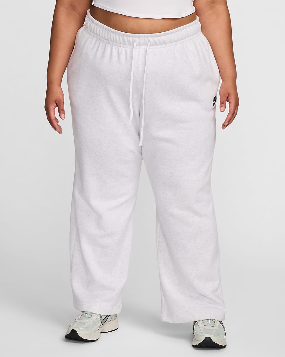 Pants de entrenamiento de tiro medio de pierna ancha para mujer (talla grande) Nike Sportswear Club Fleece - Abedul jaspeado/Negro