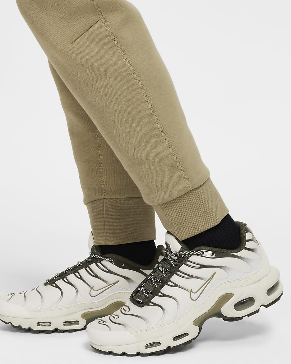 Nike Sportswear Tech Fleece jongensbroek - Neutral Olive/Zwart/Zwart