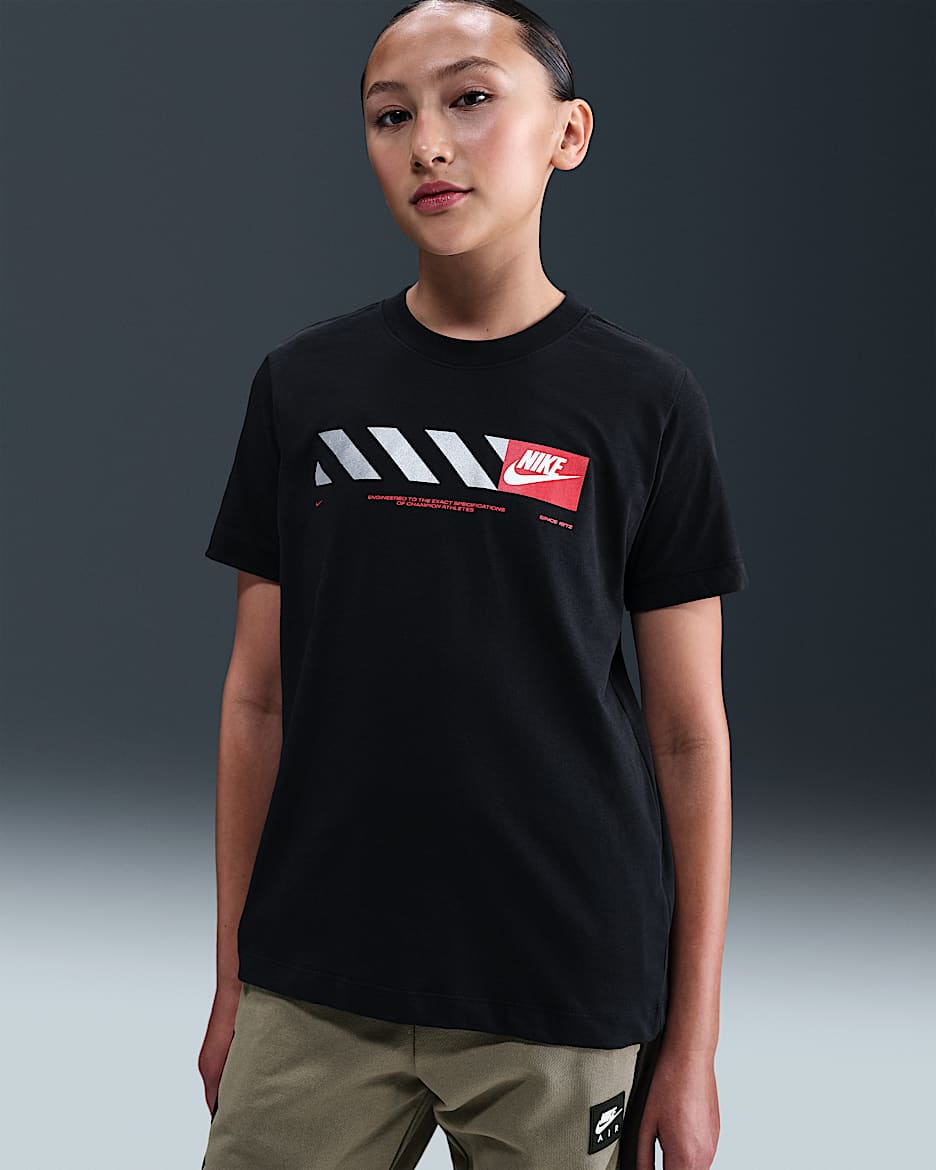 Playera para niños talla grande Nike Sportswear - Negro