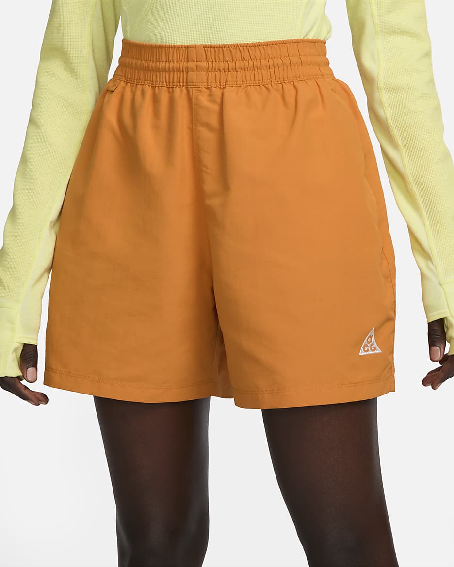 Shorts de 13 cm para mujer Nike ACG - Monarca/Blanco cumbre