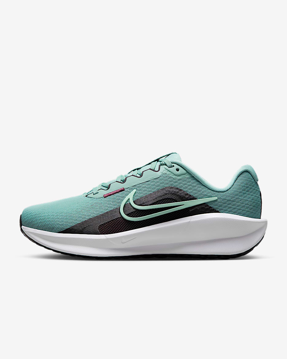 Tenis de correr en pavimento para mujer Nike Downshifter 13 (extraancho) - Cañón/Negro/Burdeos/Espuma menta
