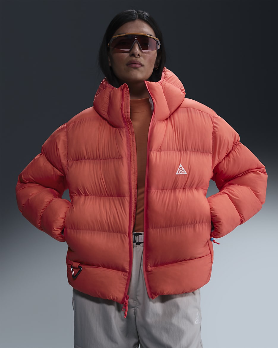 Chamarra con gorro Therma-FIT ADV holgada para mujer Nike ACG "Lunar Lake" PrimaLoft® - Mango salvaje claro/Mango salvaje claro/Marrón verdoso claro/Blanco cumbre