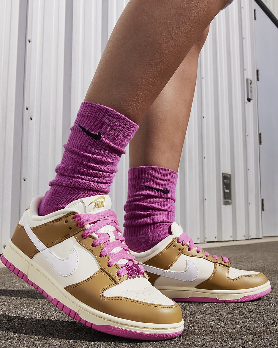 Nike Dunk 低筒 SE 女鞋 - Bronzine/Playful Pink/Alabaster/Coconut Milk