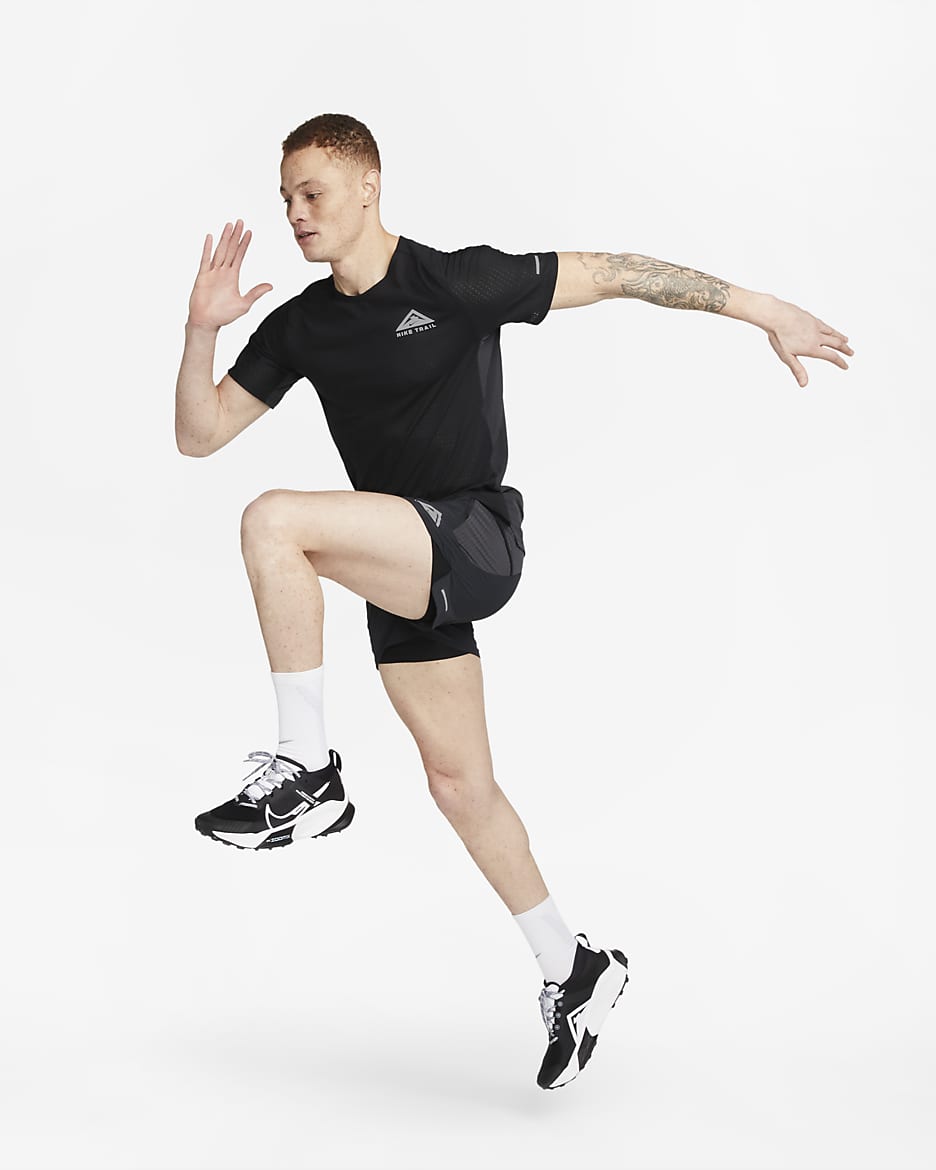 Pánské běžecké tričko Nike Trail Solar Chase Dri-FIT s krátkým rukávem - Černá/Bílá