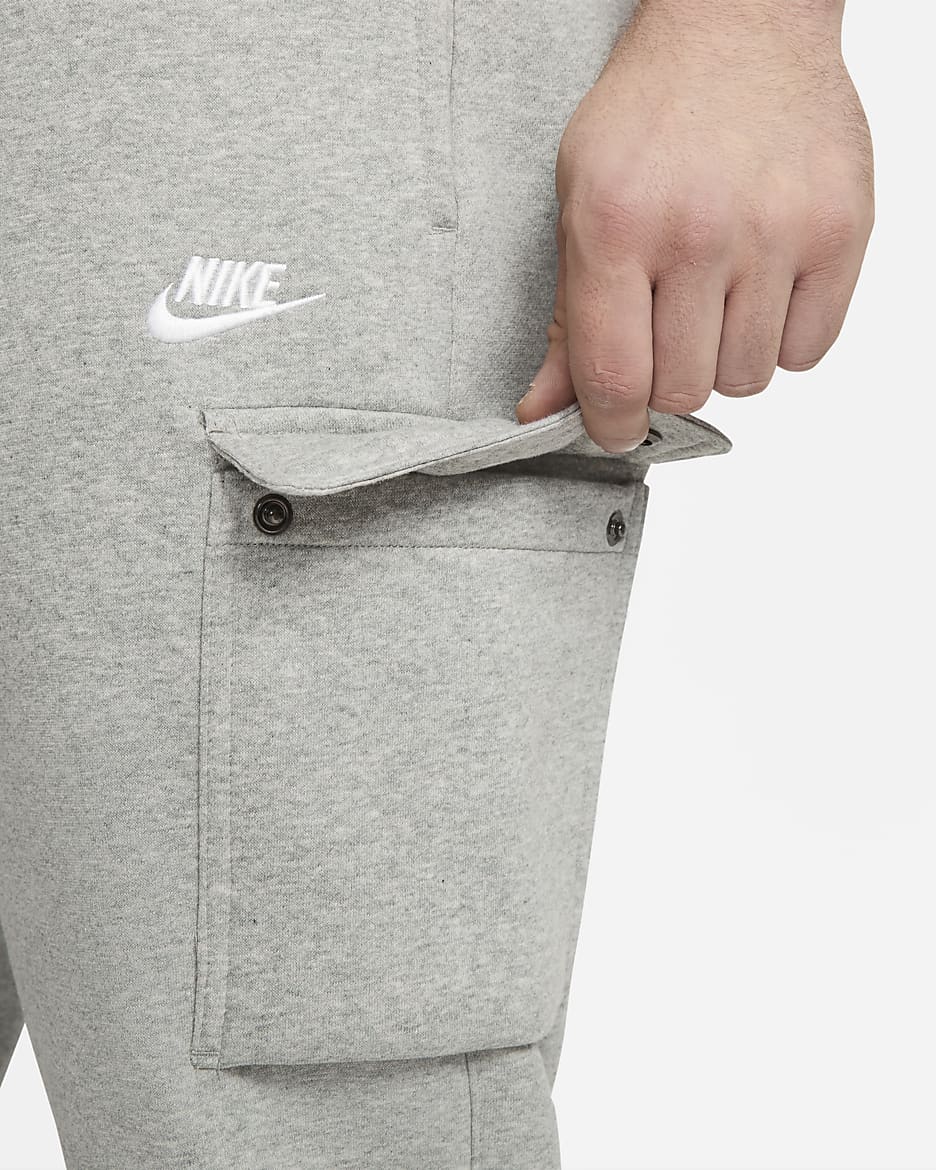 Nike Sportswear Club Fleece Cargobroek voor heren - Dark Grey Heather/Matte Silver/Wit